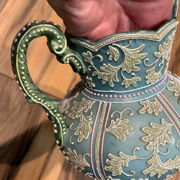 Vintage mint green and pink 5” vase or small pitcher w raised painted detailing - Picture 4 of 7